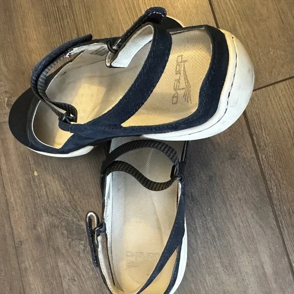 Black Mary Jane Flats - Picture 4 of 4